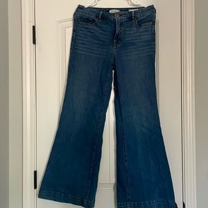 Like new Jessica Simpson wide-leg jean.